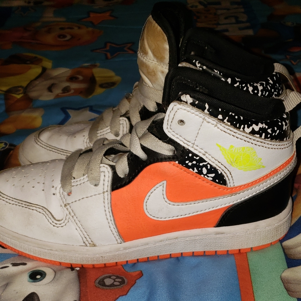 Jordan 1 mid SOLD